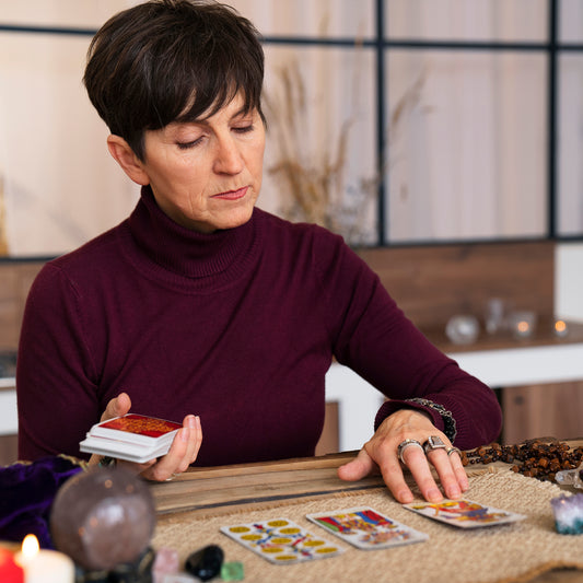 Skaitymas Iš Taro Kortų